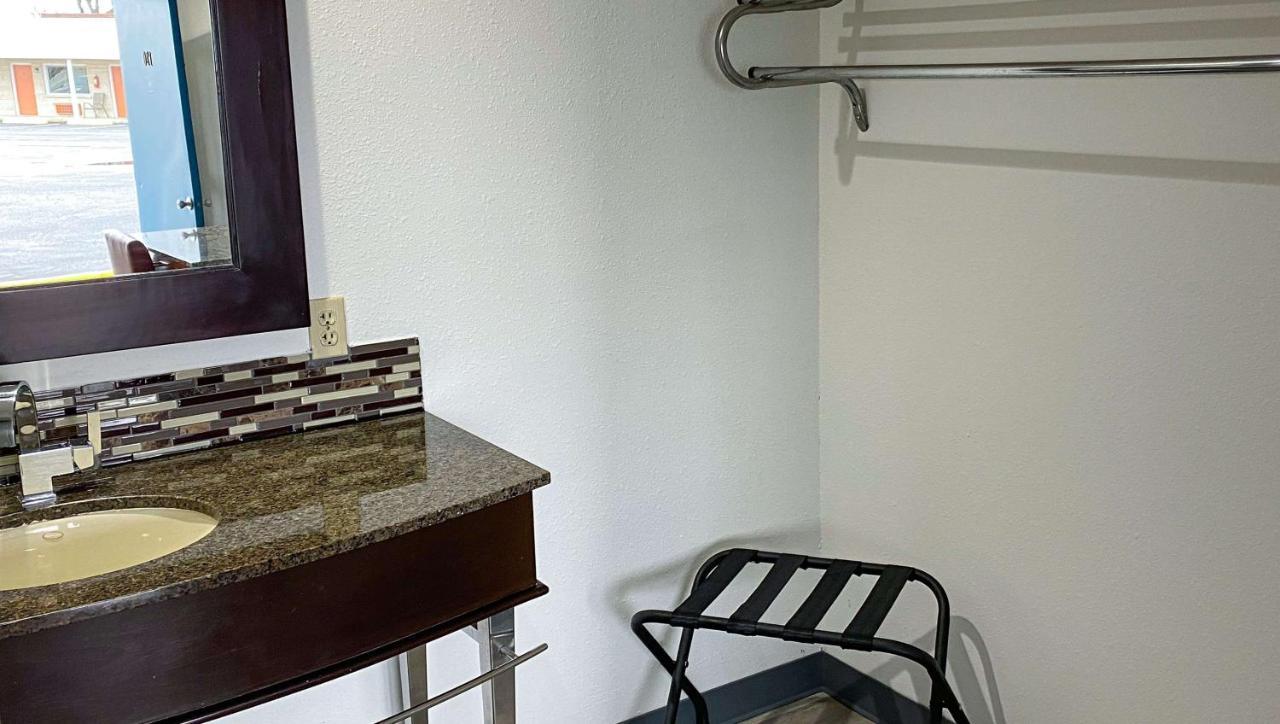 Springs Motel Ky Russell Springs Extérieur photo